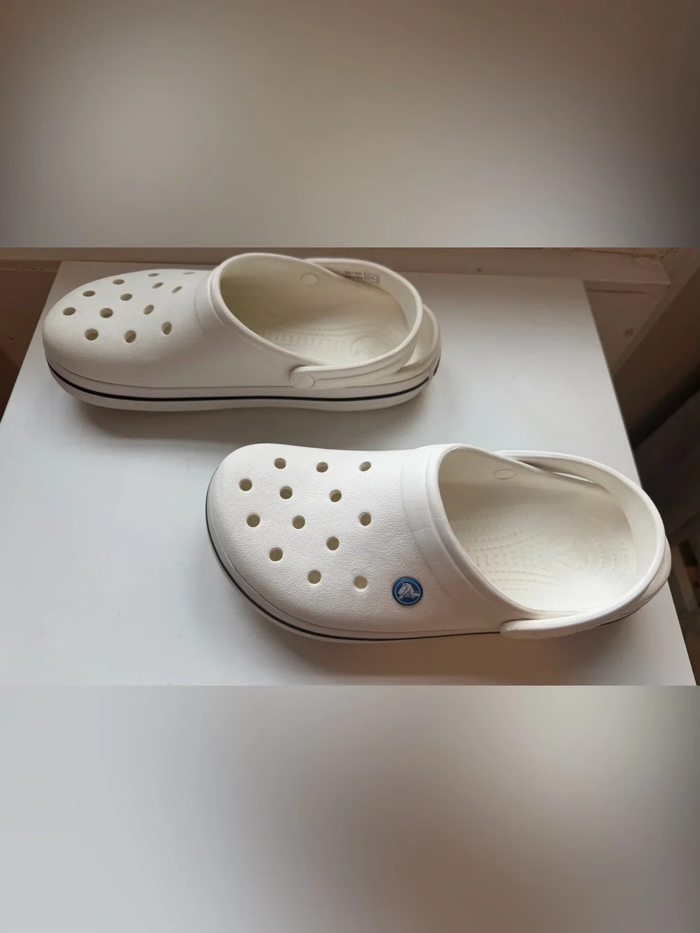 Crocs Crocband Clog White Men’s Size 8 / Women’s Size 10- Good Condition